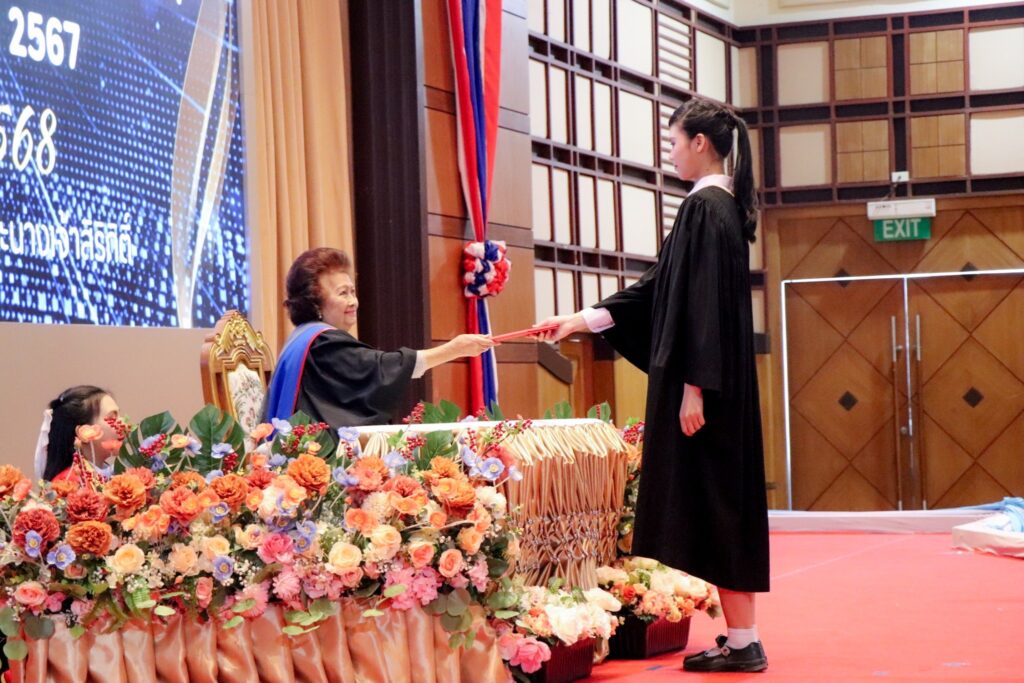 พิธีมอบประกาศนียบัตรผู้สำเร็จการศึกษา ประจำปีการศึกษา 2567