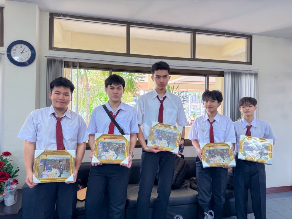 รับวุฒิการศึกษาของนักเรียนนักศึกษาระดับ ปวช.3 และ ปวส.2